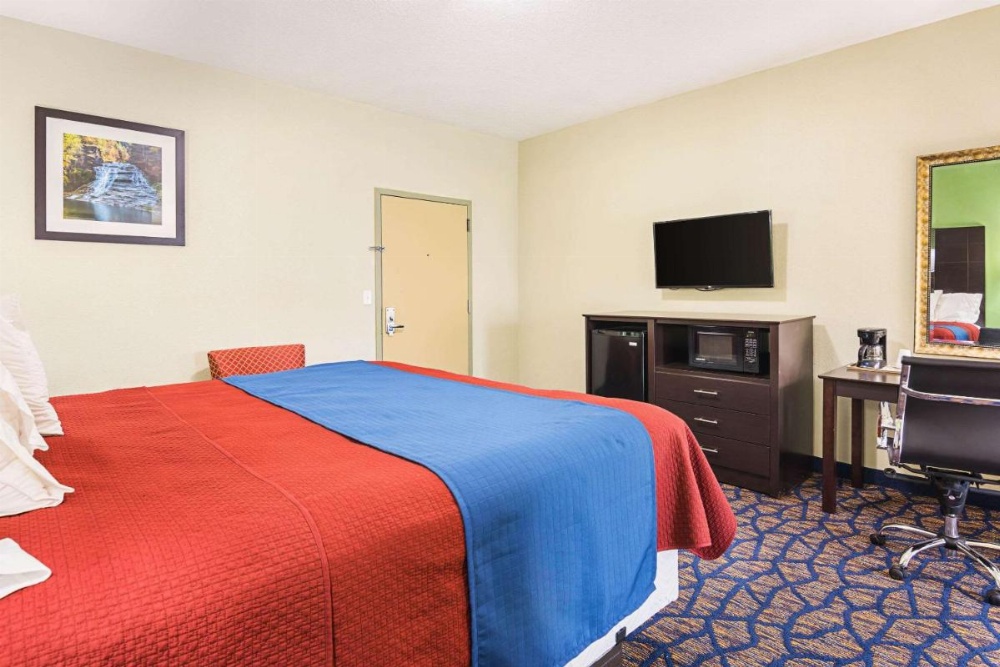 Deluxe King Room - Non-Smoking