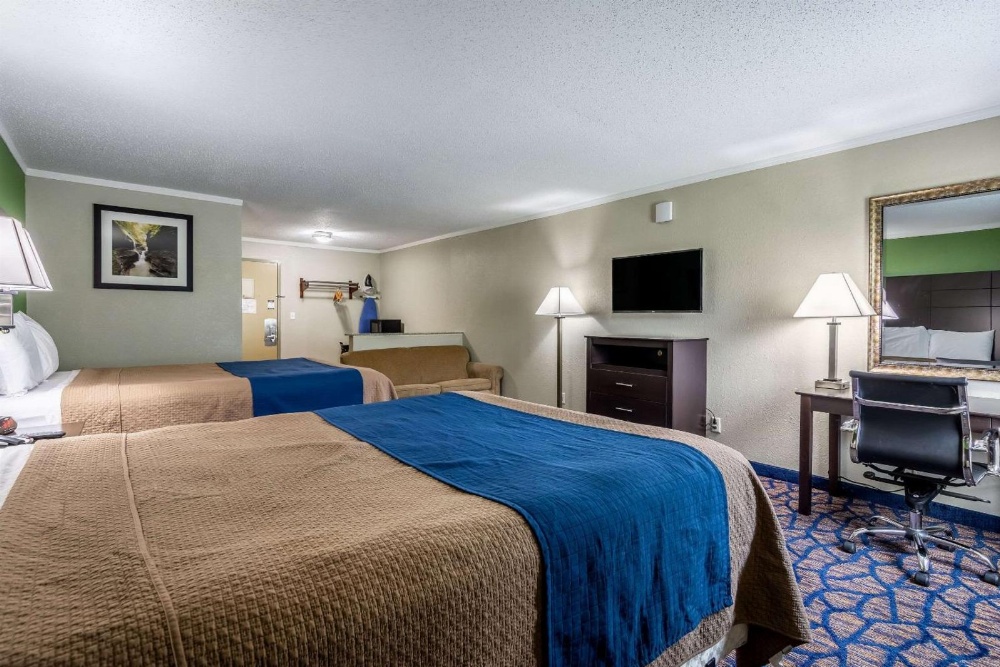 Rodeway Inn & Suites Main image