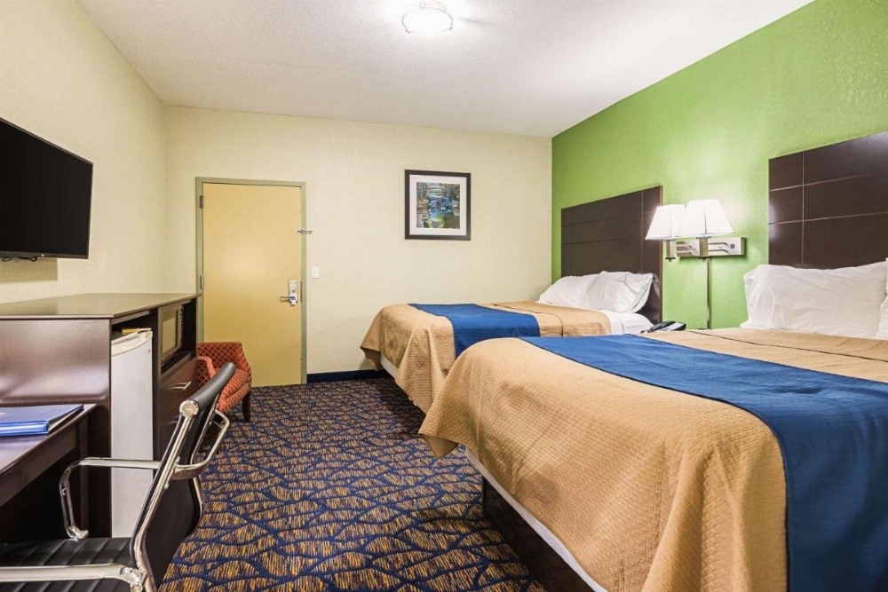 Queen Room with Two Queen Beds - Non Smoking